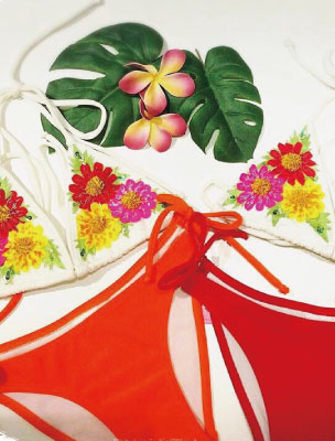 花刺繍のブラジリアンビキニ（ピンク/レッド/オレンジ）。通販価格¥16,800