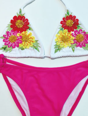 花刺繍のブラジリアンビキニ（ピンク）。通販価格¥16,800